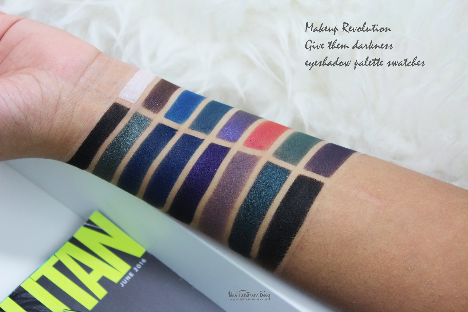 Makeup Revolution - Give them Darkness Eyeshadow Palette