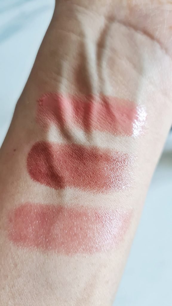 SUQQU Holiday Makeup Collection 2022 - Swatches of Moisture Rich Lipstick 124, 125 and
Matte color lip balm 101